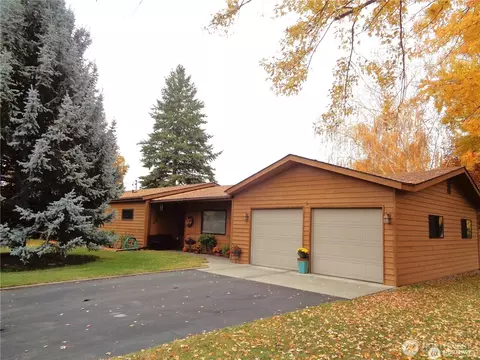 319 Oak St, Omak, WA 98841