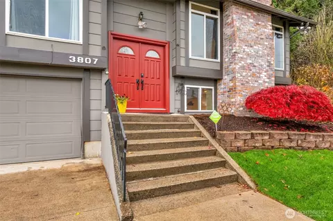 3807 SW 327th St, Federal Way, WA 98023
