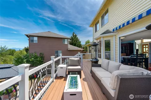 Exterior - 4627 118th St SE, Everett, WA 98208 photo 7 of 12