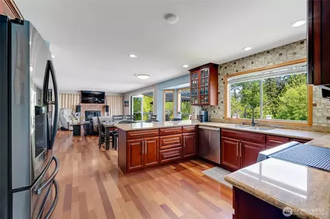 Kitchen - 4627 118th St SE, Everett, WA 98208 photo 4 of 4