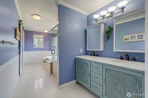 Bath - 4627 118th St SE, Everett, WA 98208 photo 1 of 4