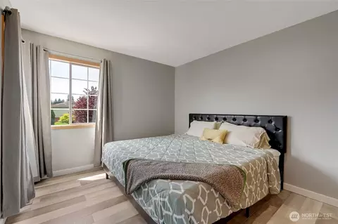 Bedroom - 4627 118th St SE, Everett, WA 98208 photo 2 of 3