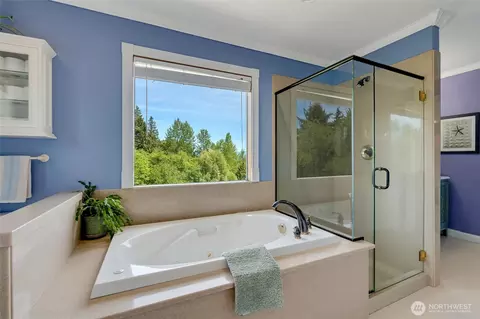 Bath - 4627 118th St SE, Everett, WA 98208 photo 2 of 4