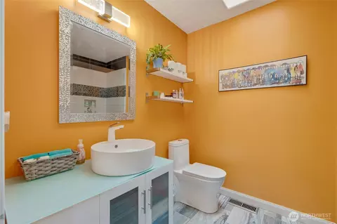Bath - 4627 118th St SE, Everett, WA 98208 photo 3 of 4