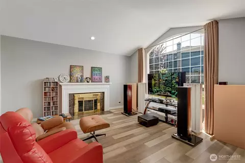 Living - 4627 118th St SE, Everett, WA 98208 photo 1 of 1