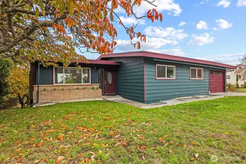 1621 E 4th St, Port Angeles, WA 98362