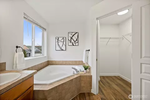 Bath - 1415 Riddell Ave NE, Orting, WA 98360 photo 3 of 4