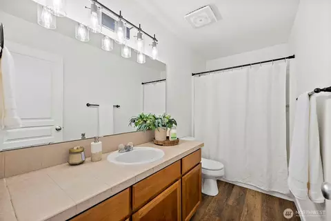 Bath - 1415 Riddell Ave NE, Orting, WA 98360 photo 4 of 4