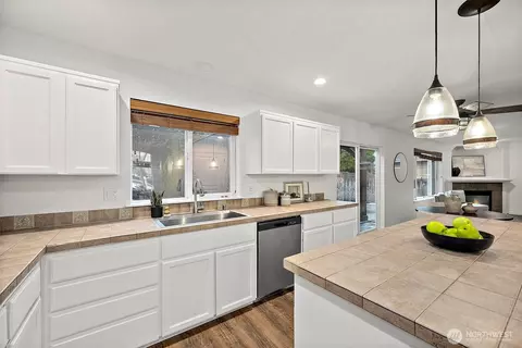 Kitchen - 1415 Riddell Ave NE, Orting, WA 98360 photo 4 of 4