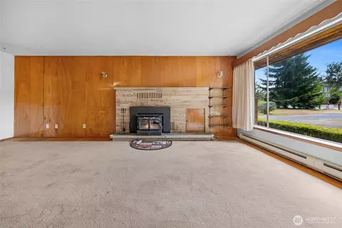 Living - 22221 45th Ave SE, Bothell, WA 98021 photo 3 of 4