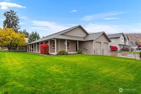 537 Chrisand Ln, Wenatchee, WA 98801