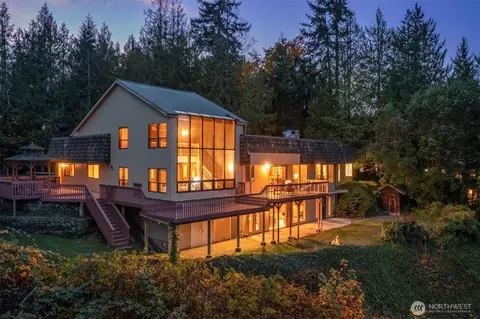 1083 Puget Dr E, Port Orchard, WA 98366