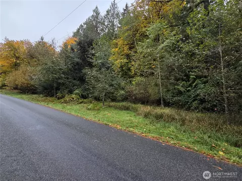 8721 Salty Dr NW, Olympia, WA 98502