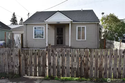 207 SW 4th Ave, Kelso, WA 98626