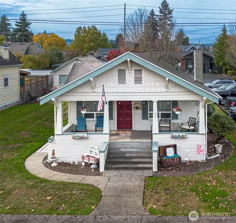318 4th St SW, Puyallup, WA 98371