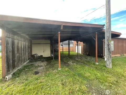 131 SW E St, Forks, WA 98331 photo 2