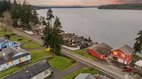 10216 Steamboat Island Rd NW, Olympia, WA 98502