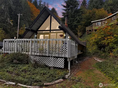 40 NE Brook Dr, Belfair, WA 98528