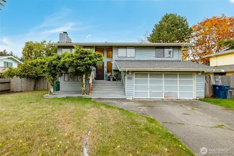 2310 30th St, Anacortes, WA 98221
