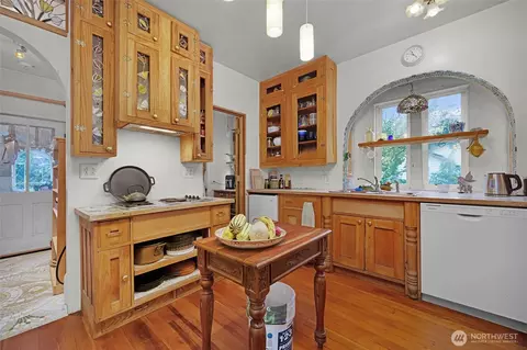 Kitchen - 5860 Bow St, Bow, WA 98232 photo 2 of 4
