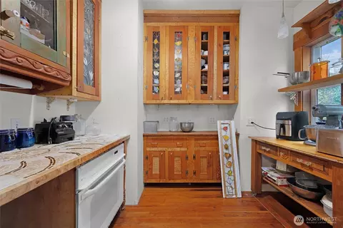 Kitchen - 5860 Bow St, Bow, WA 98232 photo 3 of 4