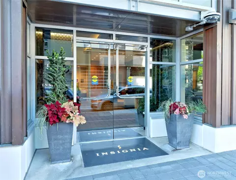 583 Battery St #704N, Seattle, WA 98121