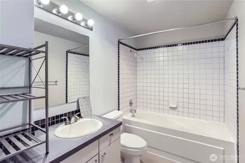 Bath - 417 E Pine St #309, Seattle, WA 98122 photo 1 of 1