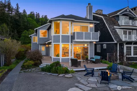 1882 Shore Ave, Freeland, WA 98249