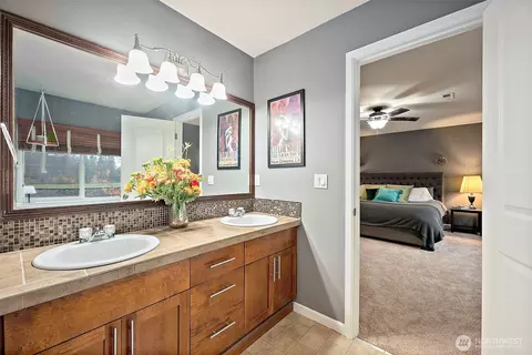 Bath - 7273 Radius Loop SE, Lacey, WA 98513 photo 4 of 4