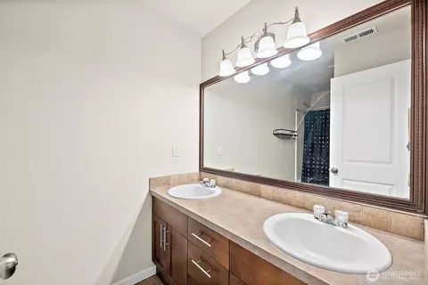 Bath - 7273 Radius Loop SE, Lacey, WA 98513 photo 2 of 4