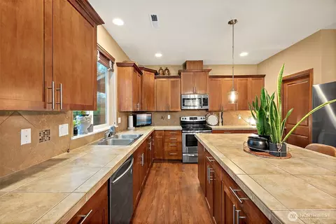Kitchen - 7273 Radius Loop SE, Lacey, WA 98513 photo 2 of 7