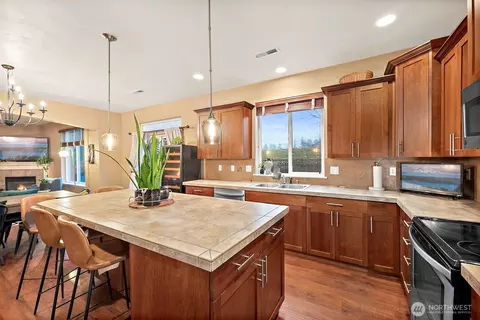 Kitchen - 7273 Radius Loop SE, Lacey, WA 98513 photo 4 of 7