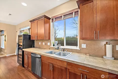 Kitchen - 7273 Radius Loop SE, Lacey, WA 98513 photo 7 of 7