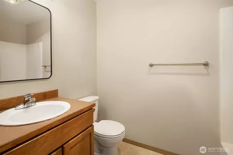 Bath - 1019 Kessler Dr, Sultan, WA 98294 photo 2 of 2