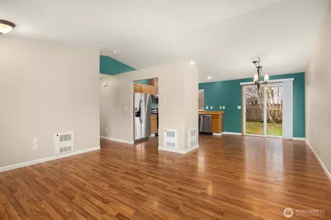 Living - 1019 Kessler Dr, Sultan, WA 98294 photo 3 of 6