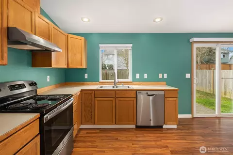 Kitchen - 1019 Kessler Dr, Sultan, WA 98294 photo 2 of 2