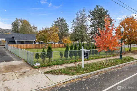 5703 Parker Rd E #1, Sumner, WA 98390