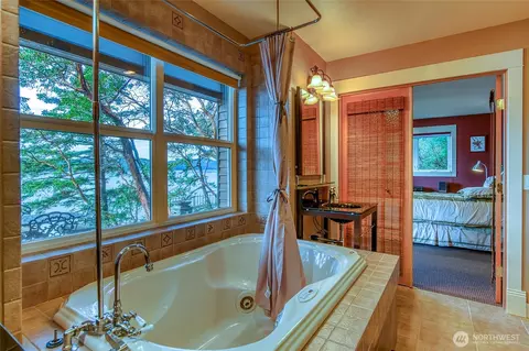 Bath - 599 Shore Dr, Eastsound, WA 98245 photo 2 of 2