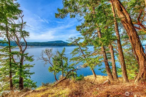599 Shore Dr, Eastsound, WA 98245