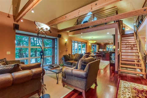 Living - 599 Shore Dr, Eastsound, WA 98245 photo 2 of 4