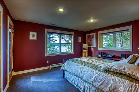 Bedroom - 599 Shore Dr, Eastsound, WA 98245 photo 2 of 3