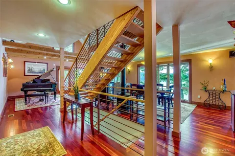 Entry Way - 599 Shore Dr, Eastsound, WA 98245 photo 2 of 2