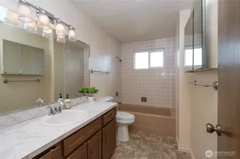 Bath - 62 Hogback Rd, Sequim, WA 98382 photo 1 of 4