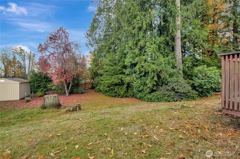 Exterior - 7903 Grant Dr, Everett, WA 98203 photo 7 of 9