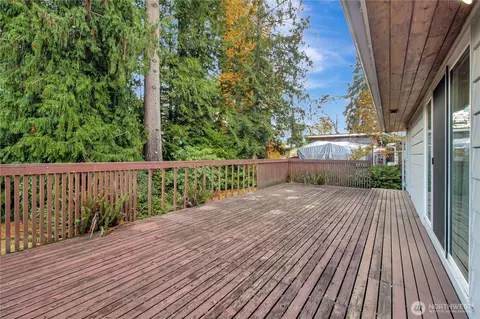Exterior - 7903 Grant Dr, Everett, WA 98203 photo 5 of 9