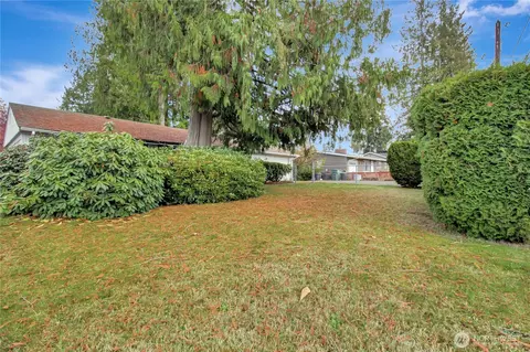 Exterior - 7903 Grant Dr, Everett, WA 98203 photo 3 of 9