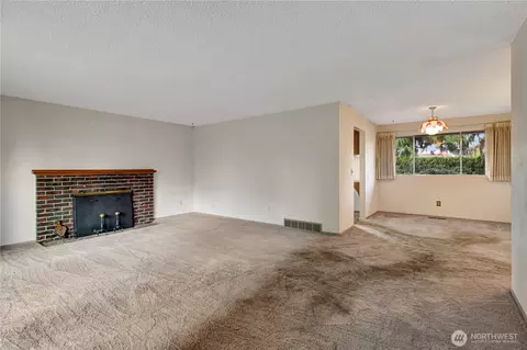 Living - 7903 Grant Dr, Everett, WA 98203 photo 3 of 4