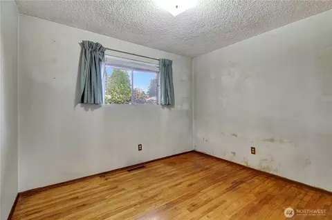 Bedroom - 7903 Grant Dr, Everett, WA 98203 photo 3 of 6