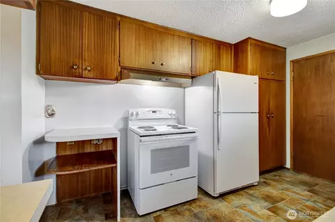 Kitchen - 7903 Grant Dr, Everett, WA 98203 photo 2 of 3