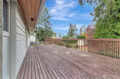 Exterior - 7903 Grant Dr, Everett, WA 98203 photo 4 of 9